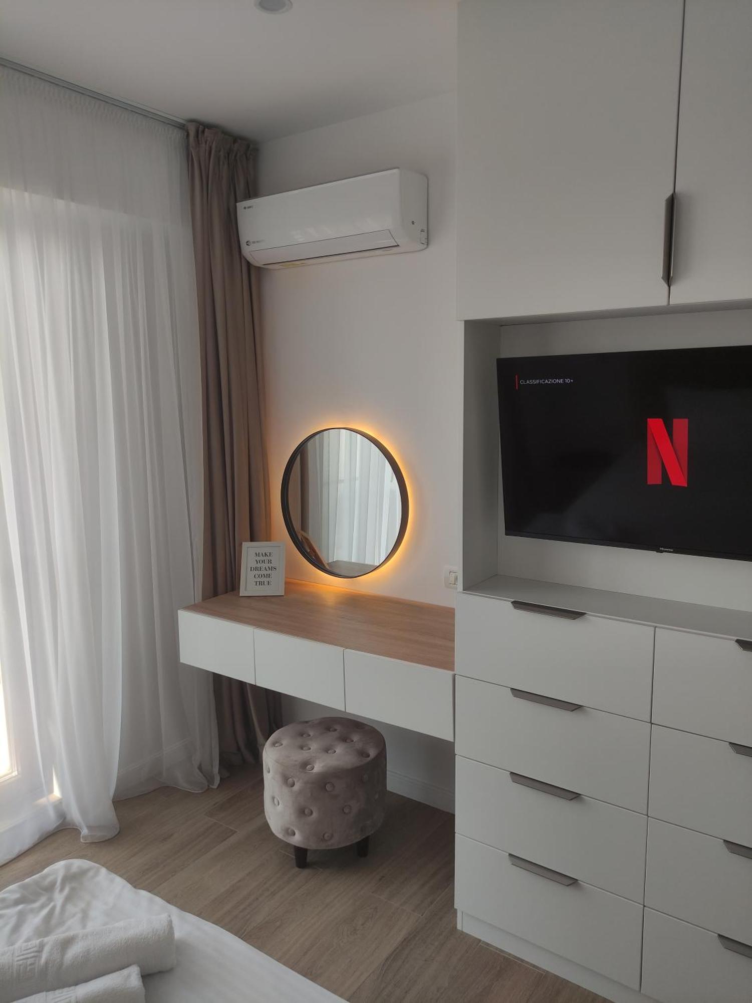 Aparthotel Black Sea Констанца Екстериор снимка